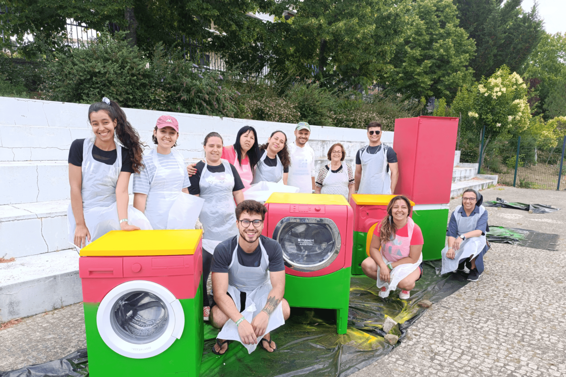 Imagen destacada del artículo: Mural de la JMJ en Bragança-Miranda realizado con electrodomésticos
