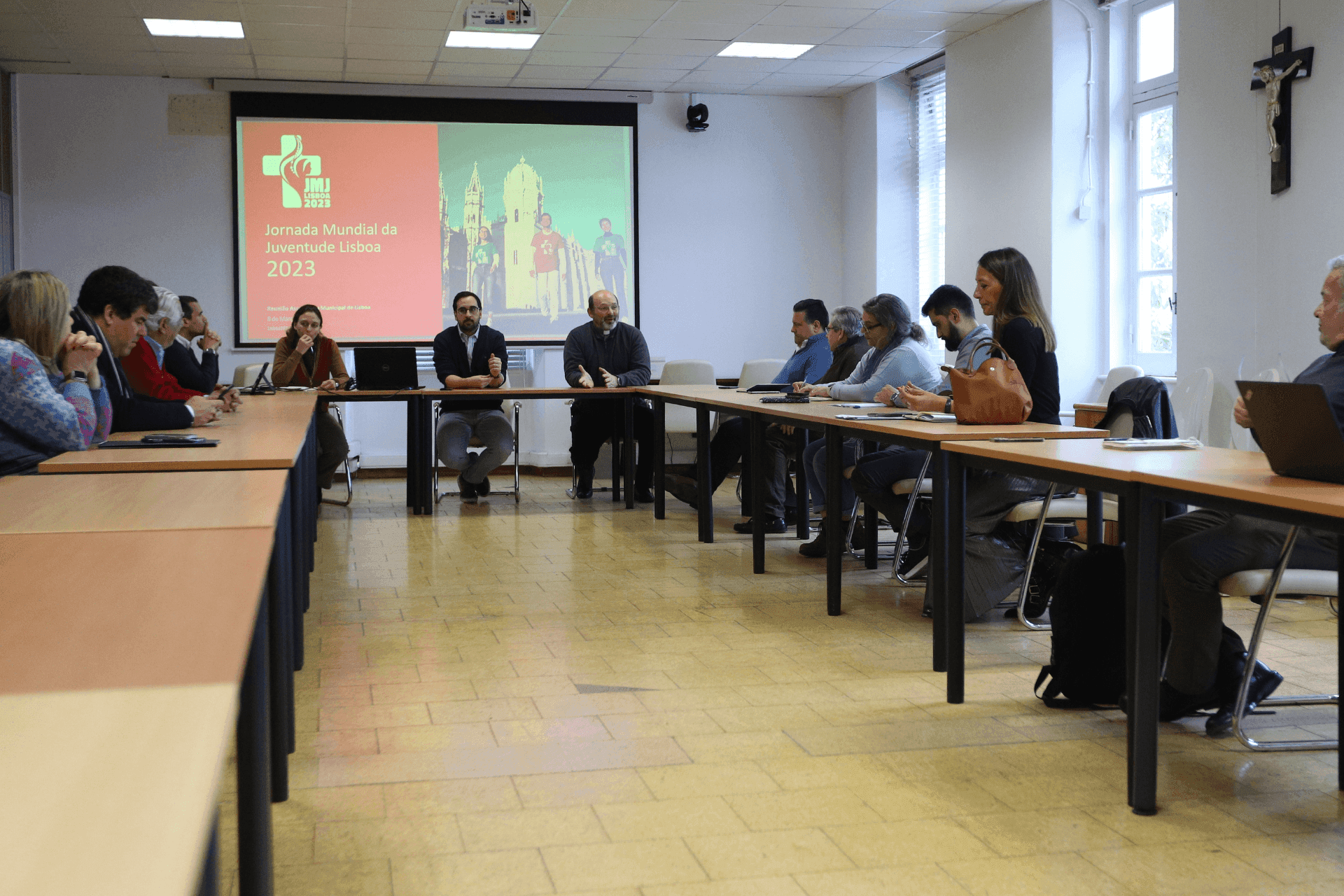 Representantes das Juntas de Freguesia de Lisboa reunidos com o COD Lisboa, numa sala de reuniões