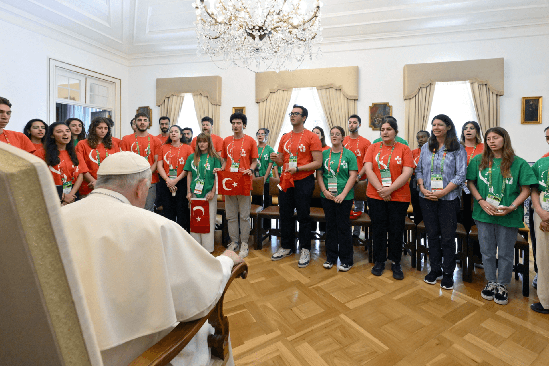 Image en vedette de l'article: Le pape François rencontre des jeunes Turcs