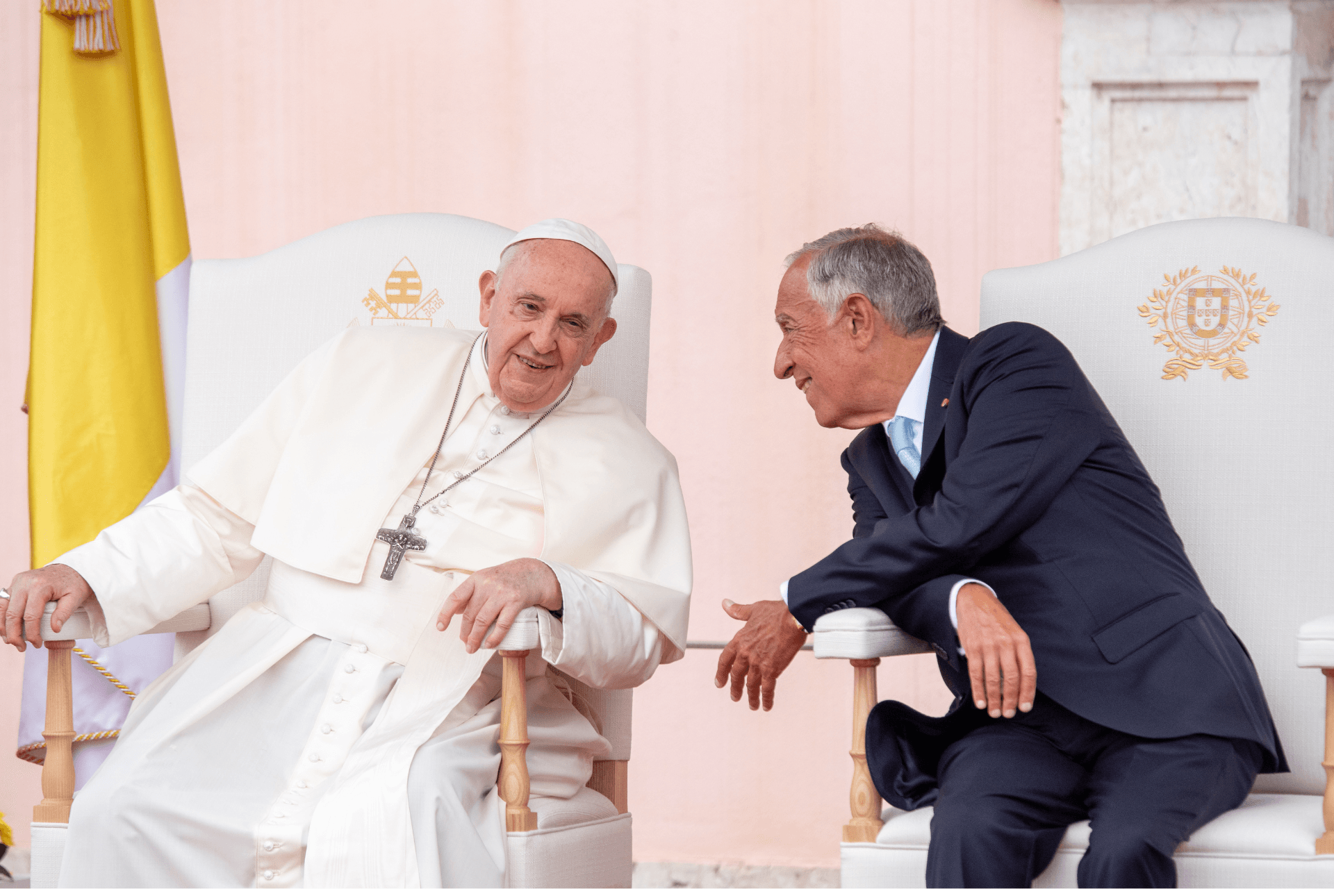 Image en vedette de l'article: Les premiers moments du pape François en Lisbonne 