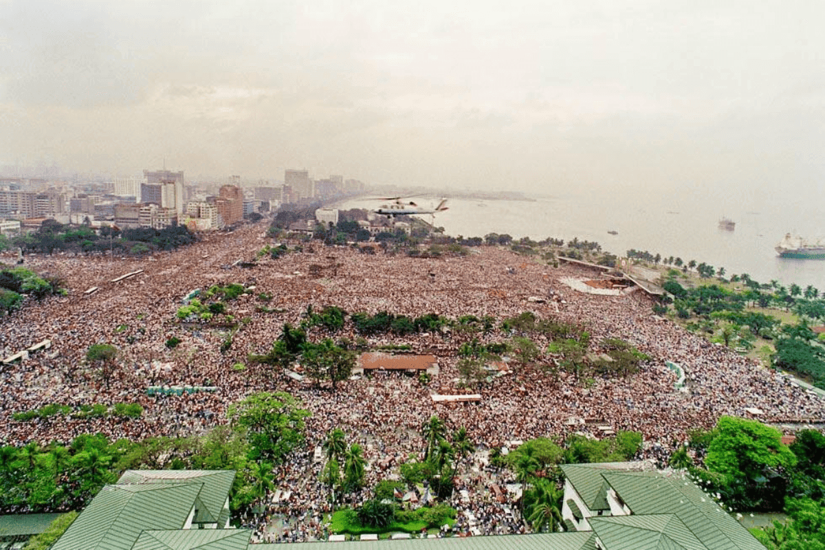 Multitud en la misa final en Manila. Foto aérea que muestra los millones de personas