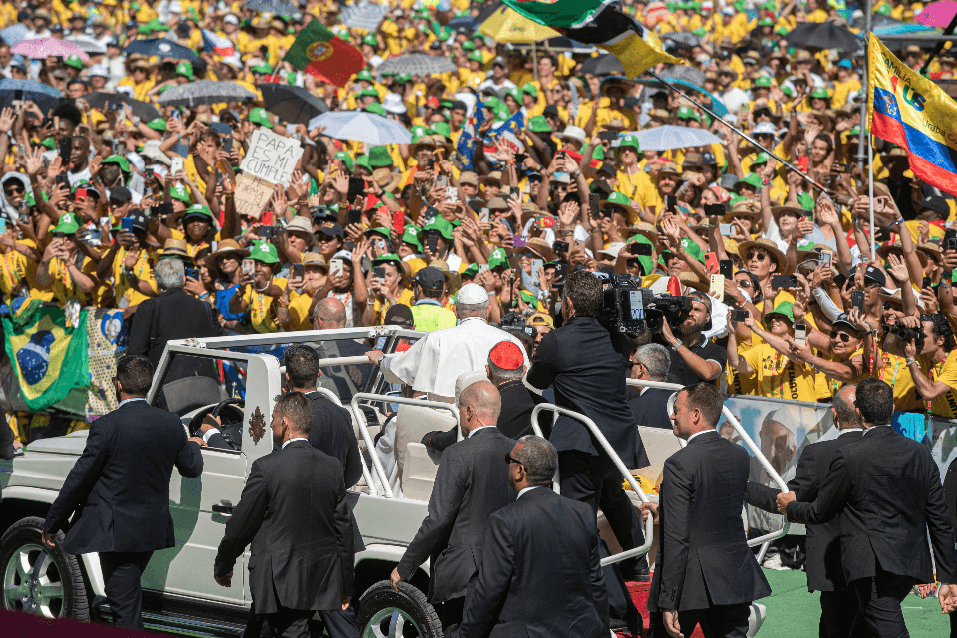 Imagem destacada do artigo: Papa Francisco agradece colaboração dos voluntários