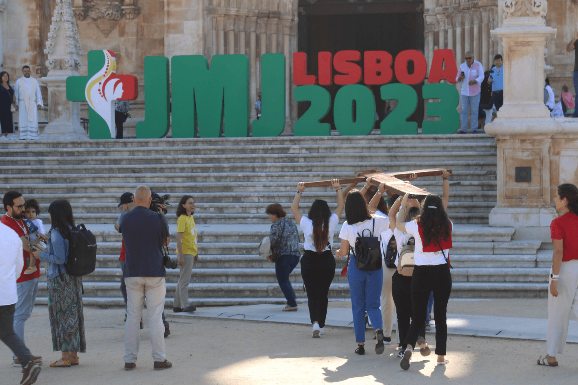 Imagen destacada del artículo: Peregrinación de los Símbolos y Días en las Diócesis prepara a los jóvenes para la JMJ Lisboa 2023
