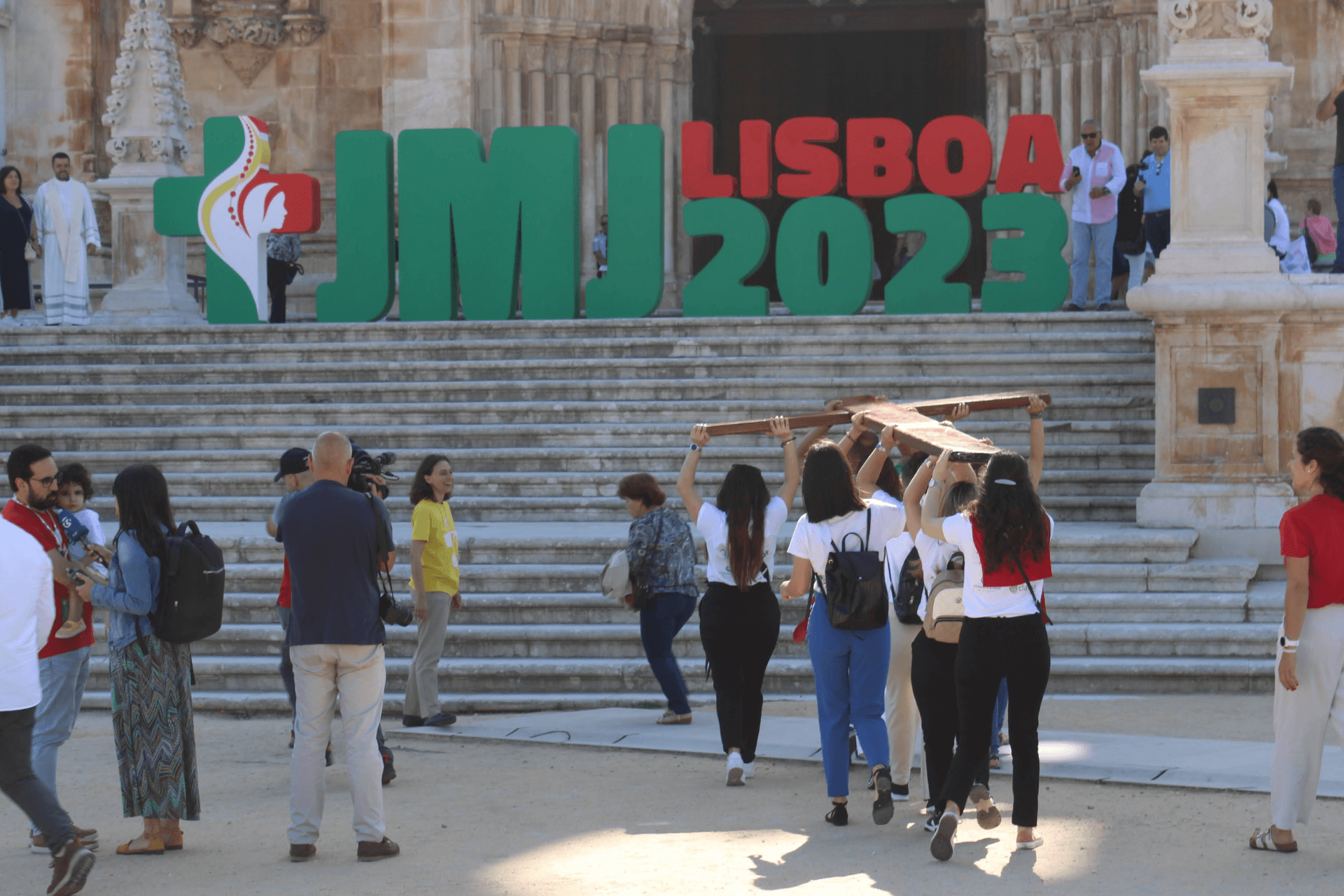 Image en vedette de l'article: Le pèlerinage des symboles et les Journées dans les Diocèses préparent les jeunes aux JMJ 2023