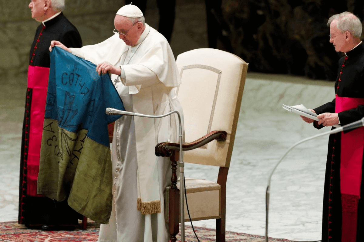 papa-bandeira-ucrania.png
